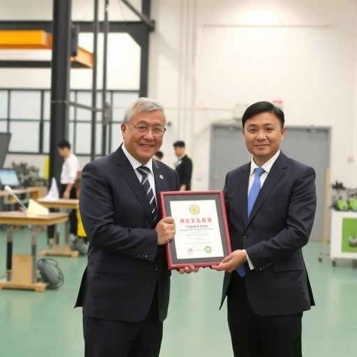 周俊博士被授予佛山首批“卓越工程师”称号(图1)