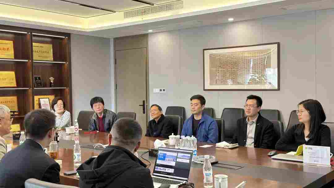 重庆塑协党支部书记刘汉龙带队走进重庆溯联塑胶(图1)